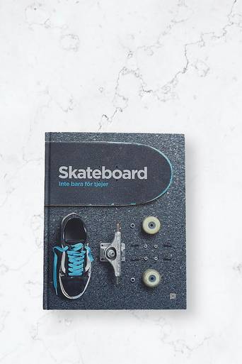 Dokument Press Bok Skateboard: Inte bara för tjejer Grå