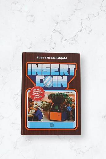 Dokument Press Bok Insert Coin: Arkadspelens uppgång och fall i Sverige Brun