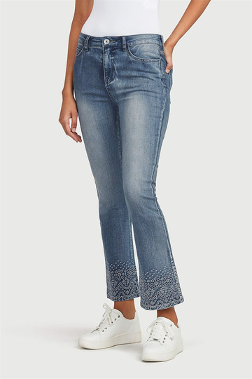 Utsvängda, korta jeans med broderi