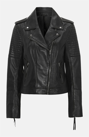 Skinnjacka i bikermodell