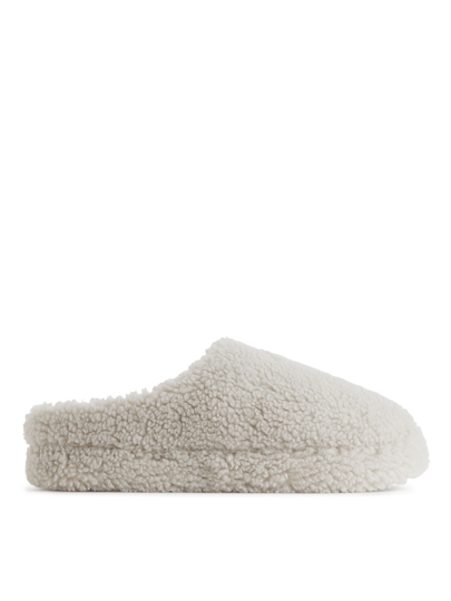 Pile Slippers - Beige