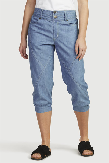 Rymlig capribyxa i lätt denim.
