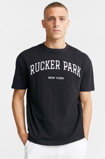 Studio Total Rucker Tee Svart