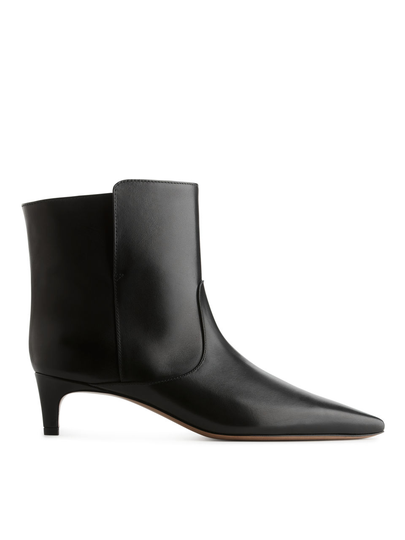 Pointed Kitten-Heel Booties - Black